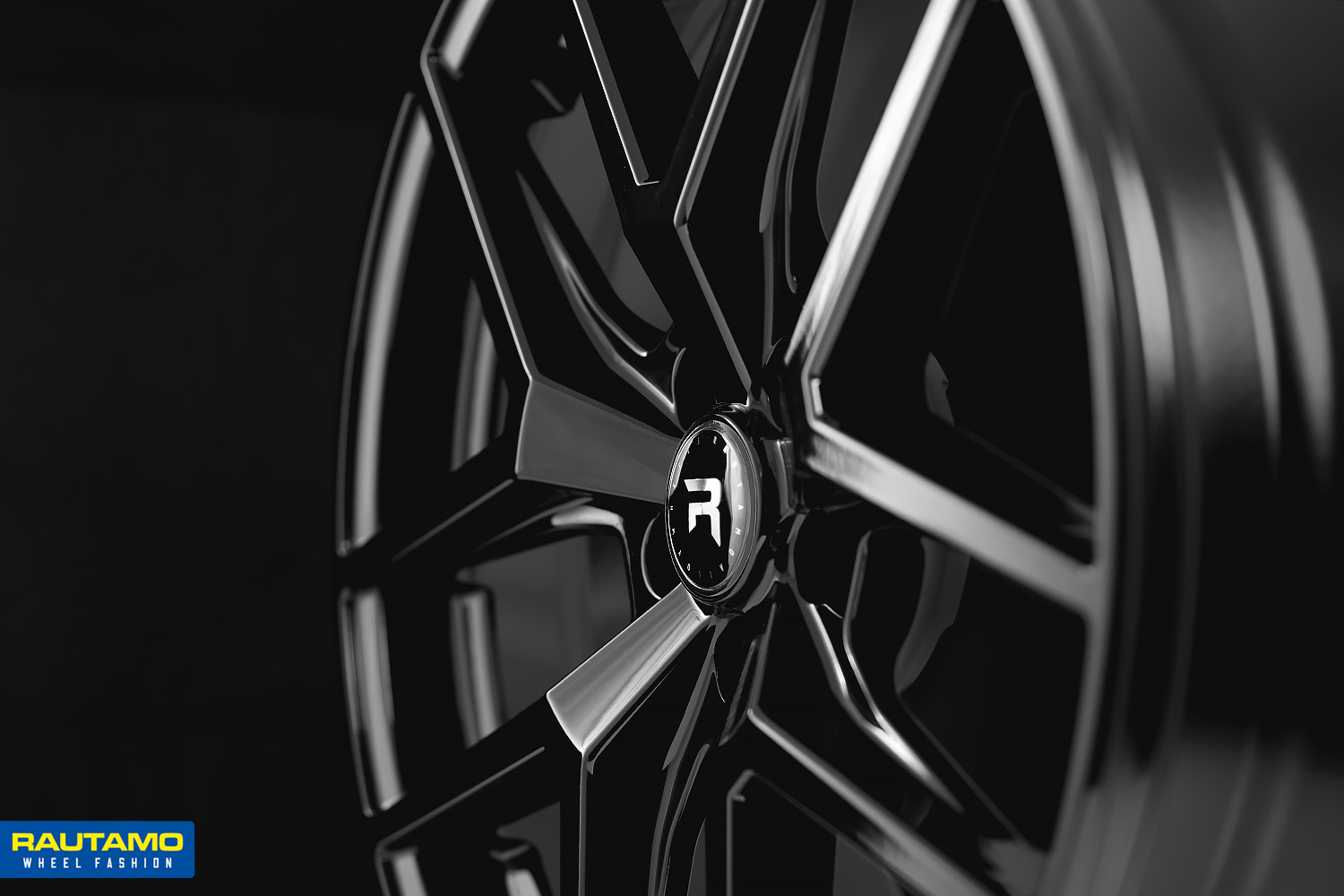R-Series R19 Gloss Black